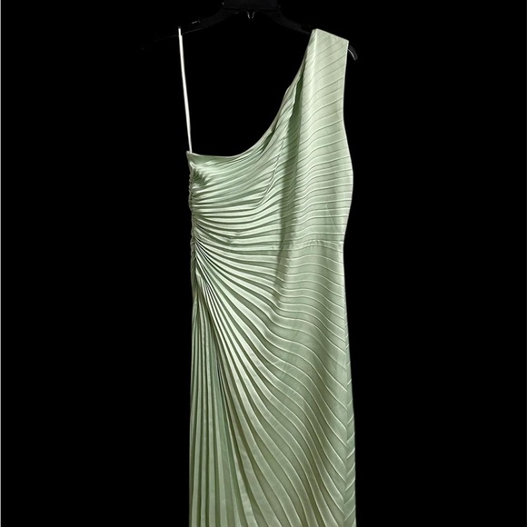 NWT Belle by Badgley Mischka Kelsey One Shoulder Pleated Dress - 14 MSRP: $209 - Picture 4 of 9